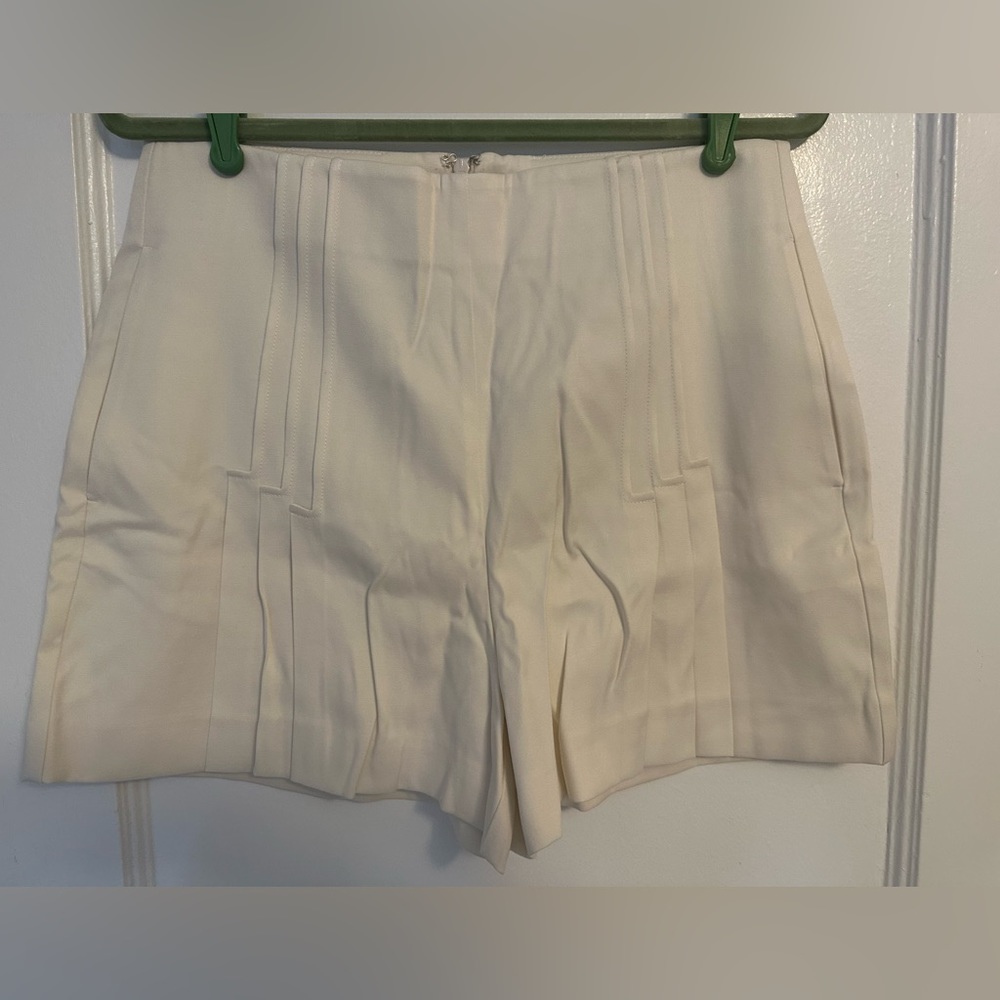 NWT Ivory Reiss shorts, size 8